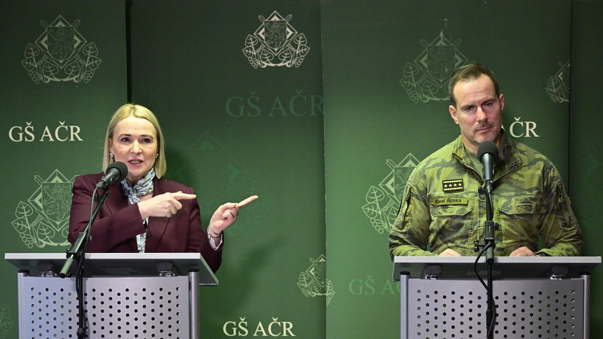 Černochová vyčítá Řehkovi, že stanovisko k L-159 nedodal dřív